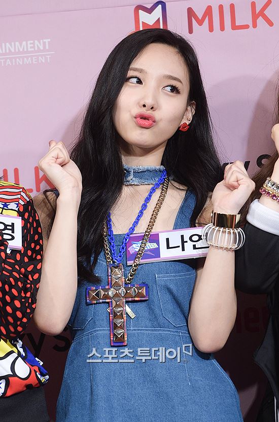nayeonews's tweet photo. 150429 Sixteen PressCon #Nayeon http://t.co/mwAQCzPPLo