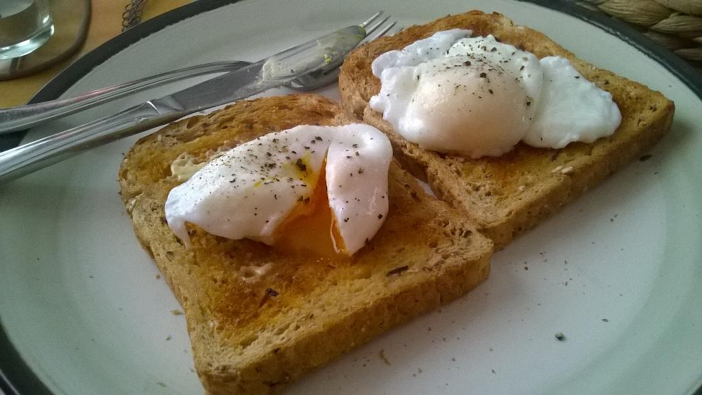graemesuther's tweet photo. @1968JohnBoy James sad to tell farmer Maxwell thumbs up to the pullet eggs. http://t.co/oRO7w1zL8f