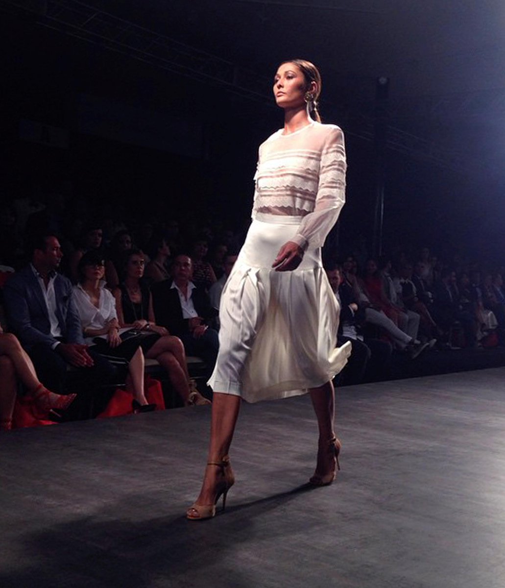 #Neolith viste la prestigiosa pasarela de la #MBFWSD gracias a su #diseño y #resistencia! <a href="/dcmarmotech/">DCM Marmotech</a> #MercedezBenz