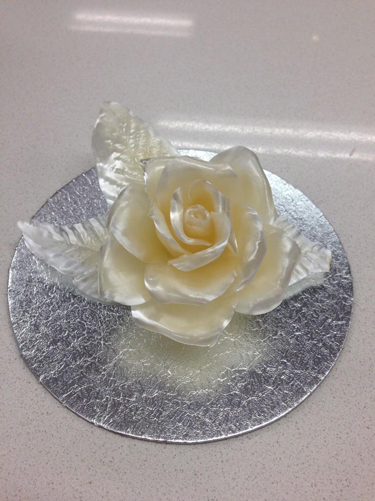 SextonBlakeBake's tweet photo. Pulled sugar rose http://t.co/U3oA7afXVU
