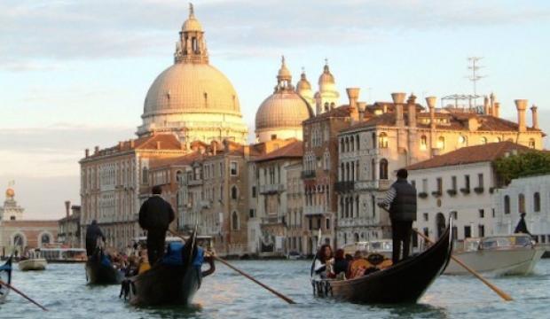 It's finally here! Everything you need to know about the #venicebiennale2015 bit.ly/1beh3aO