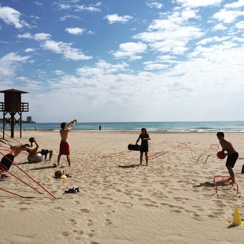 CamposRacing's tweet photo. Nice weather in Valencia➡️Beach training! @RHaryantoracing @ZaidAshkanani @SaminGomez #KevinKanayet @diegomenchaca_ http://t.co/sprOHJoIBl