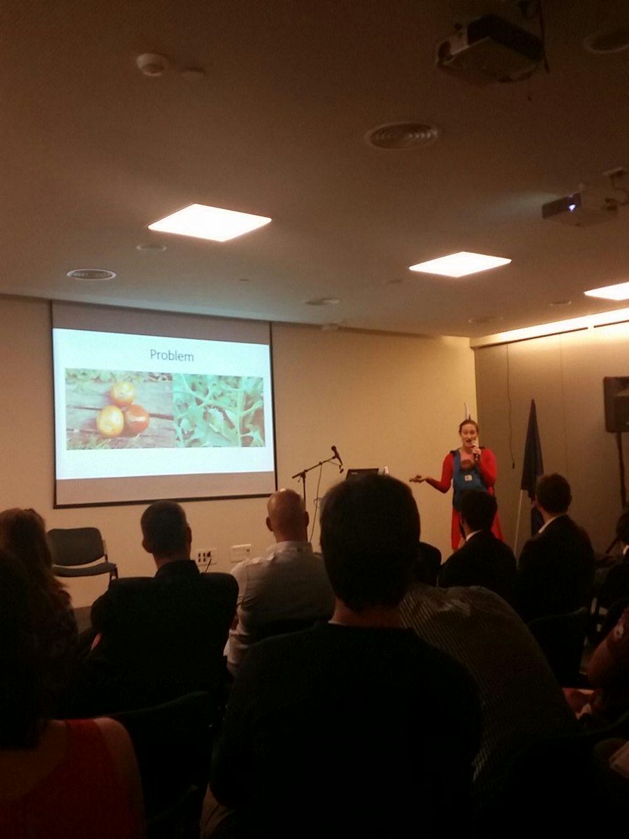 ylayne00's tweet image. @yaeltamar presenting the idea of an app to help solve #CropProblems in #Uganda @Henriexxx @nmarianne62