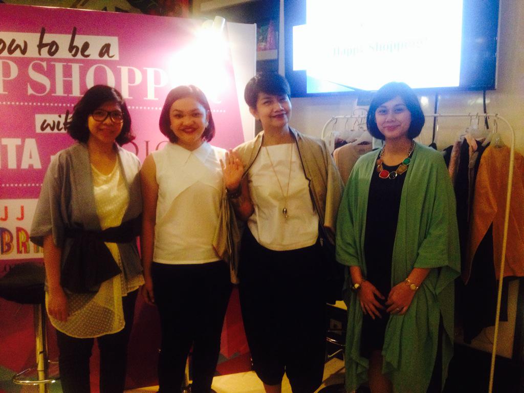 Para pembicara keren hari ini dengan baju dari Odioli, bersama dengan Mba Zornia Harisantoso, CCO <a href="/citacintamagz/">Cita Cinta Magazine</a>