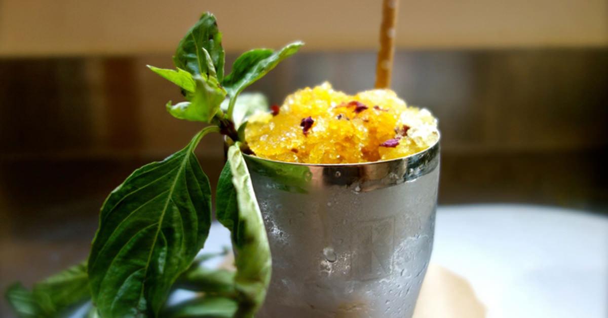 VinePair's tweet photo. 11 Droolworthy #KentuckyDerby2015 #Cocktails:

http://t.co/3g6c5zKVVg http://t.co/9DLpN5Yshd