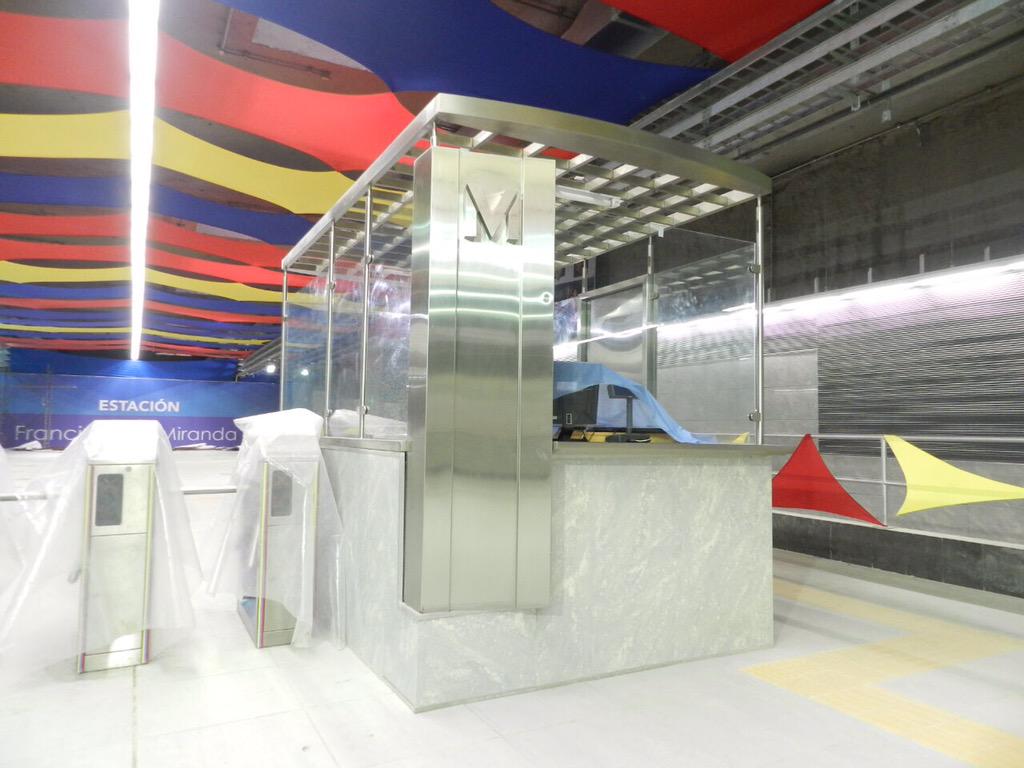 HaimanVZLA's tweet photo. Hoy @NicolasMaduro inaugura 2 estaciones del #MetroValencia. Revolución del Transporte: máxima inclusión y movilidad http://t.co/j4cVmIMhMa