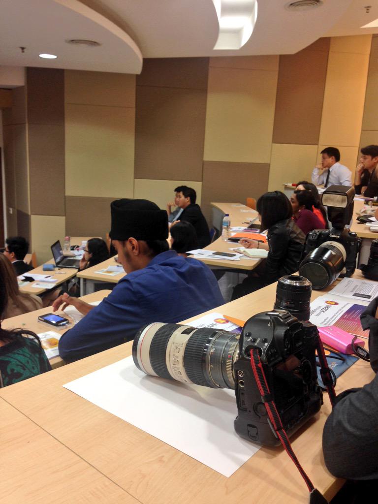 akademibelia's tweet photo. Do Young People Know ASEAN?

Dialogue Forum : Attitudes and Awareness Towards ASEAN, a Research Finding at @SunwayU http://t.co/5YYTdq2Mro