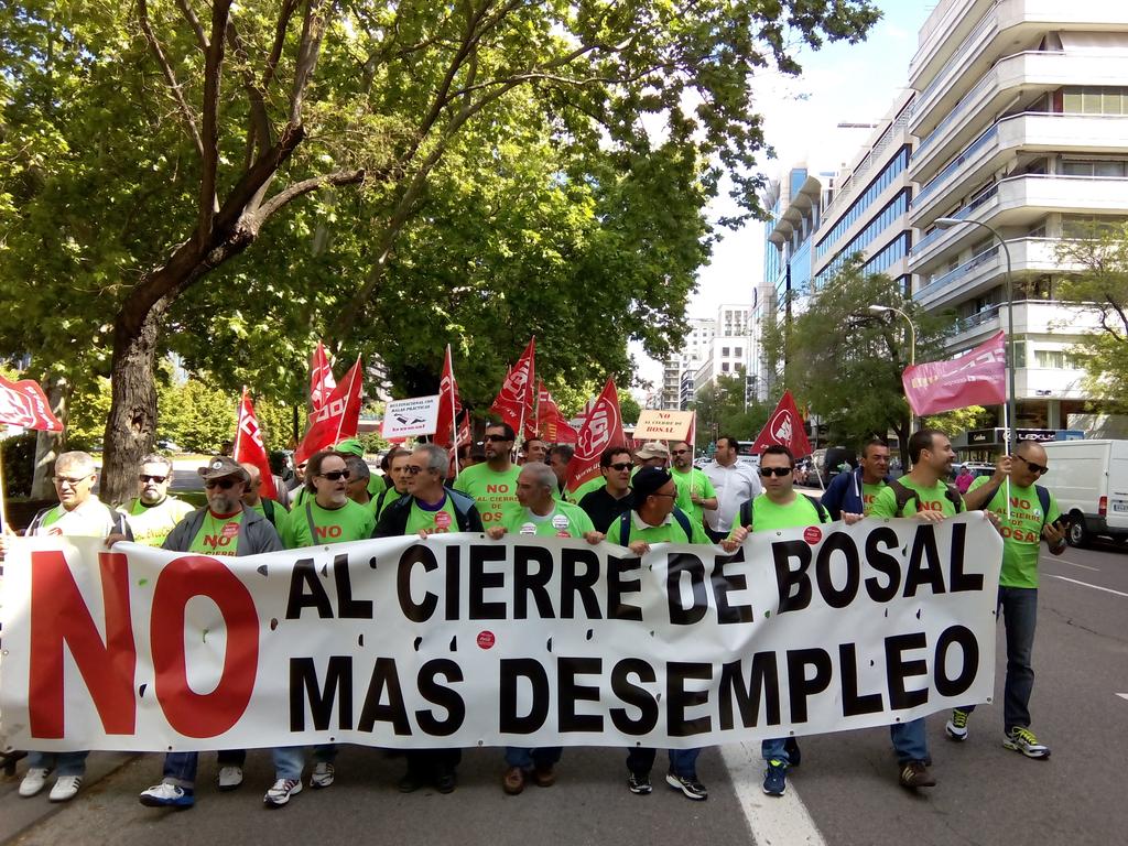 cocacolaenlucha's tweet photo. Madrid escucha Bosal en LUCHA! Contra la desindustrializacion, la fabrica y los puestos de trabajo en Sagunto. http://t.co/ehfXTgr5C9
