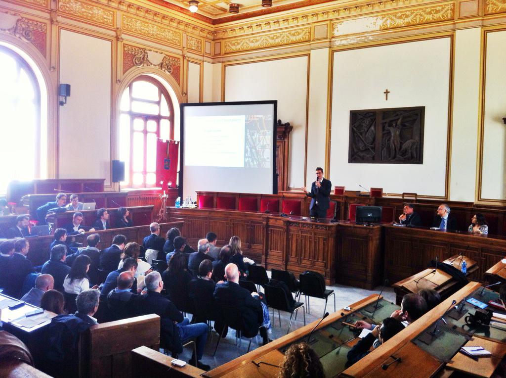 g_falcomata's tweet photo. #TerritoriDigitali a Reggio Calabria innovazione digitale x sviluppo PMI @microsoftitalia @purassan @ConfDigitale http://t.co/AyUTXzD0CV