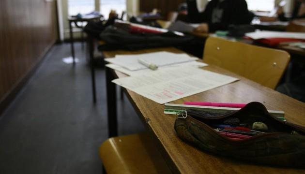 LePlus's tweet photo. Elle porte une jupe longue et se trouve privée de cours pour... port de signes religieux >> http://t.co/SB4Fu1j5qW http://t.co/aaaLJwkglb