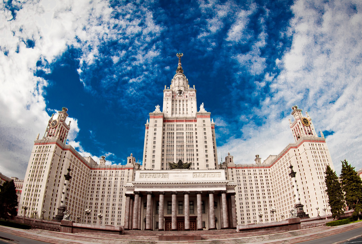 МГУ впервые вошел в топ-50 лучших вузов мира сразу по четырем направлениям рейтинга QS. Искренне поздравляем коллег!
