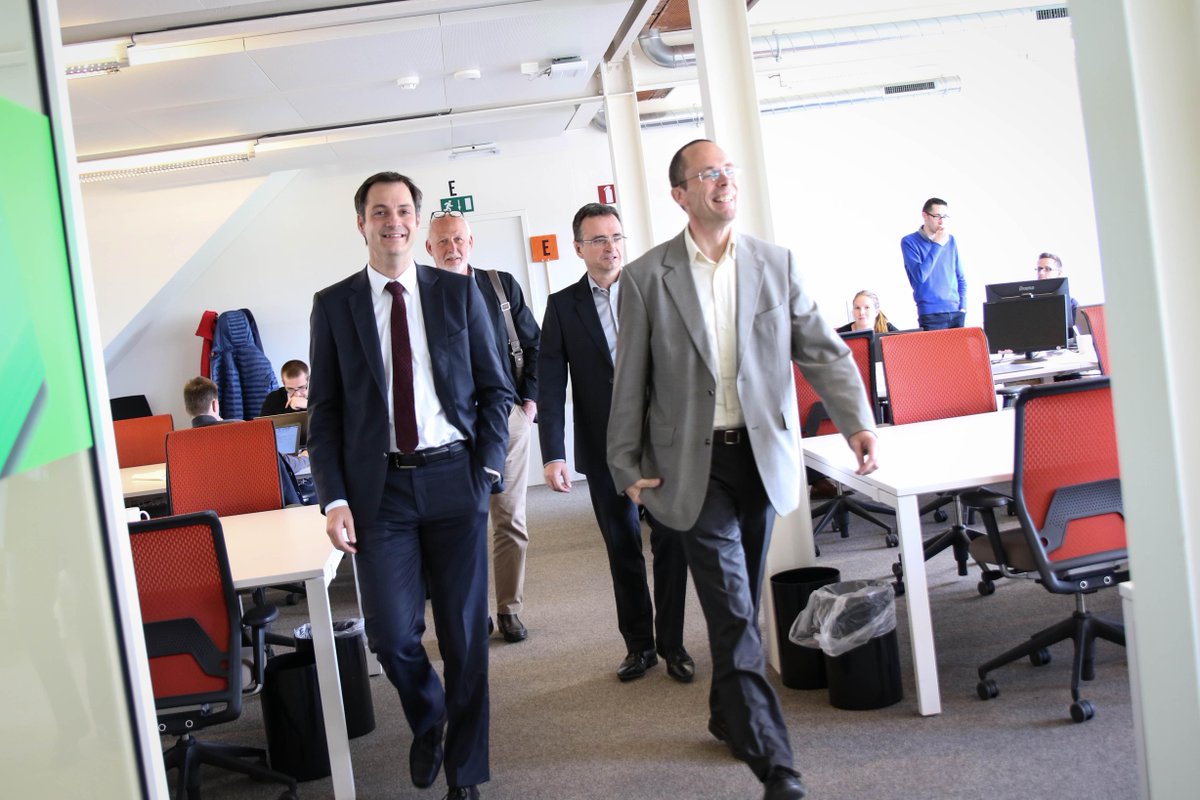 delawareBeLux's tweet photo. Interesting close encounter yesterday with @alexanderdecroo on the potential and challenges of #DigitalBelgium http://t.co/rulGJrEdSH