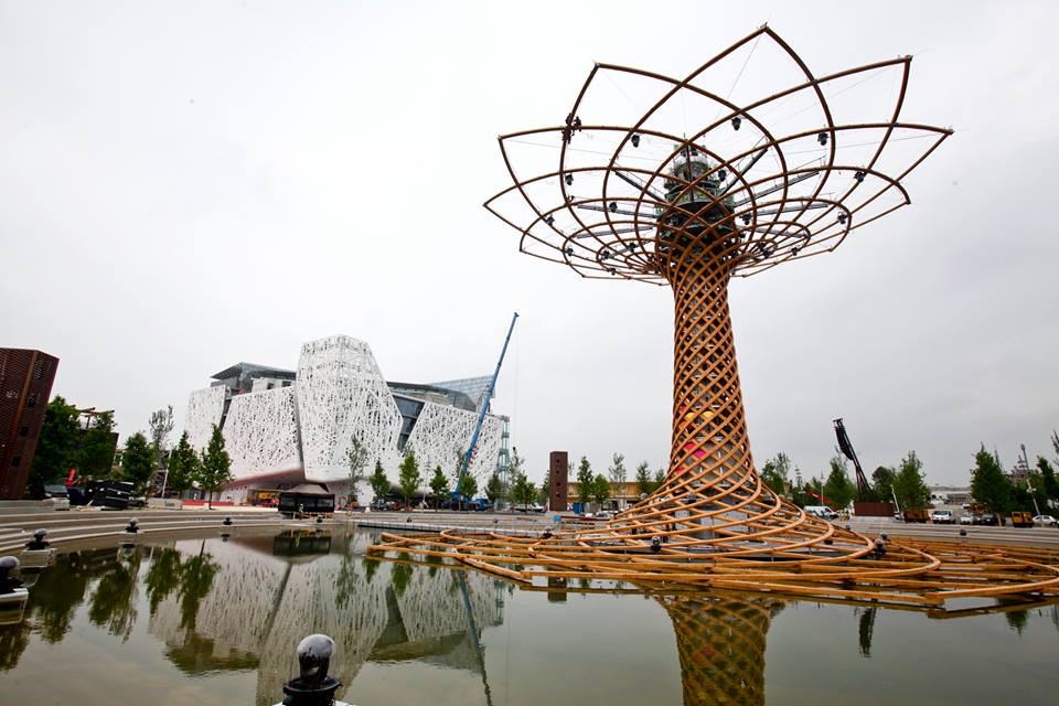 Expo2015Milano's tweet photo. Dall'Albero della Vita ai padiglioni. Ultime immagini dal cantiere #Expo2015. Ancora poco e... ci sarà il mondo! http://t.co/T25g8NUBTn