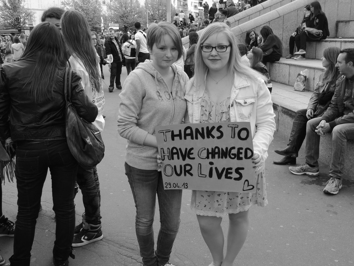 niallifesaver's tweet photo. 2 years ago.. #TMHTBercy #tmhtparismemories #TMHT2013 (cc @CastaLP) http://t.co/msJDhQzUn5