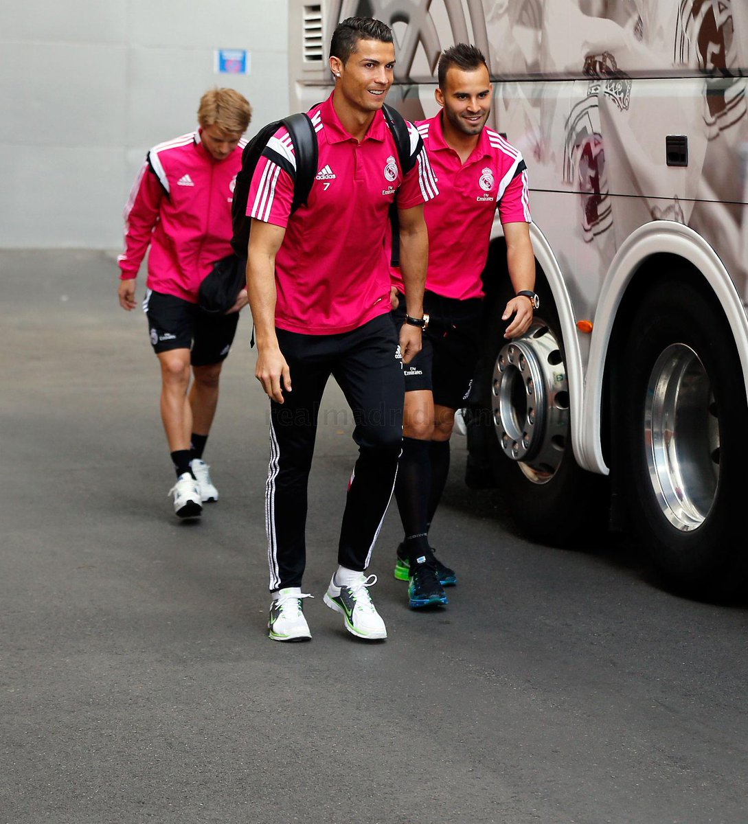 realmadrid's tweet photo. ¡Ya estamos preparados para recibir al Almería! #HalaMadrid #RealMadridvsALM http://t.co/JHyw1EpgYm