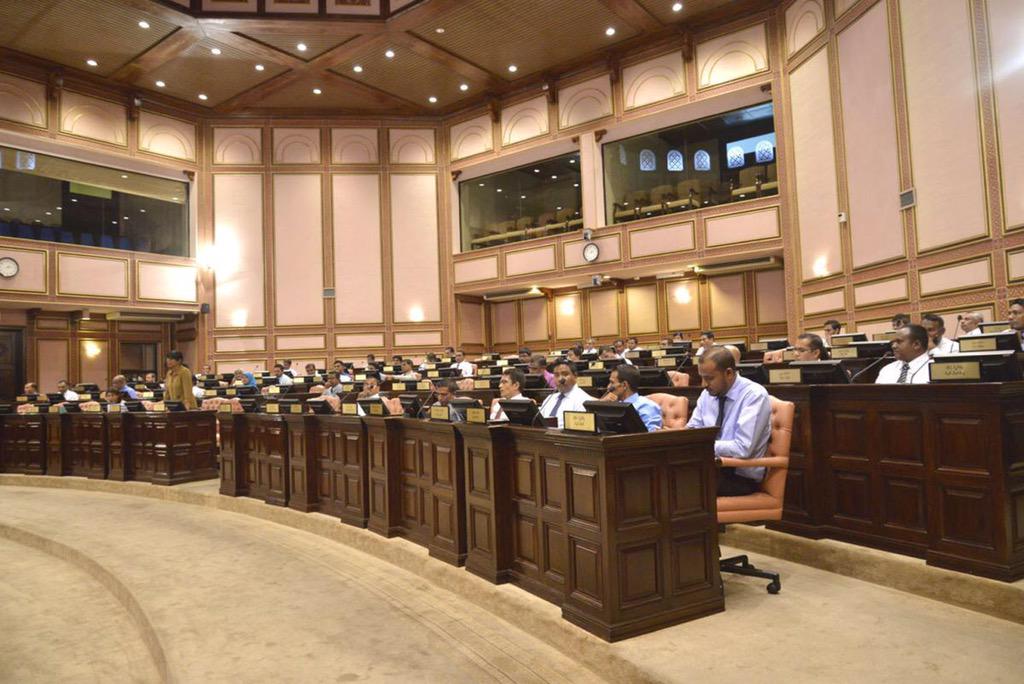 MoIAmv's tweet photo. Rajjeygai Islamic University eh hedhumah Majlis in faas koffi http://t.co/OaRSA44AqS http://t.co/yWK9UslHIj
