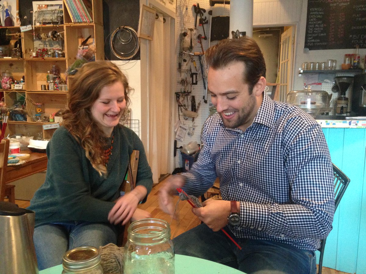 CityNewsMTL's tweet photo. How much would you pay for a sweater knit by @WilderWeir? Tune in at 7:20 to see inside the art studio @cooplemilieu http://t.co/M7lQRw7IiV