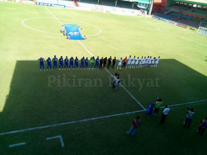 geloraPR's tweet photo. Jelang kick off New Radiant - Persib Bandung #PersibDay #AFCcup2015 laporan wartawan PR @Novinurul @Neygur http://t.co/XBVGTCDqdy