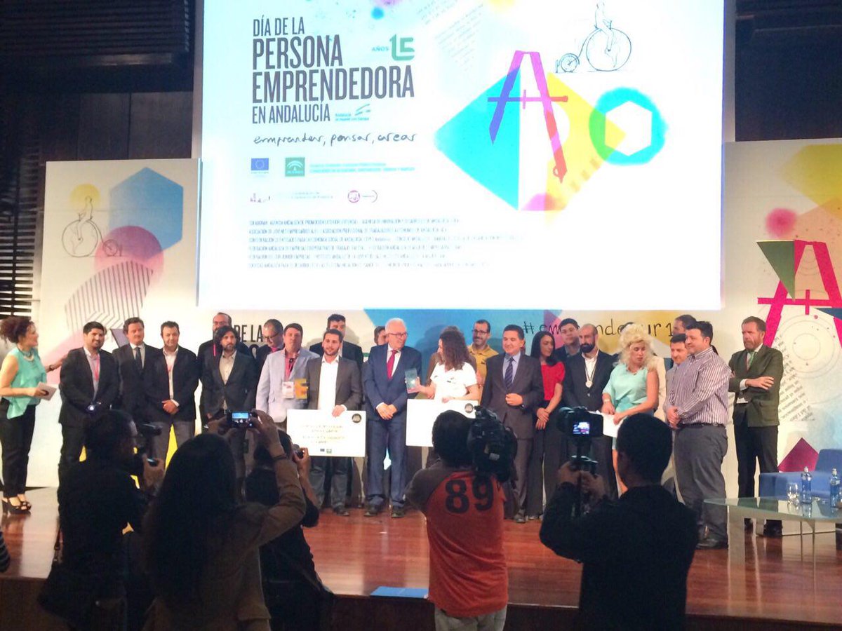 El Consejero junto a los vencedores de los #PremiosAE @TheSuperDriver  <a href="/solbyte/">Solbyte</a>, y con los finalistas #EmprendeSur15.