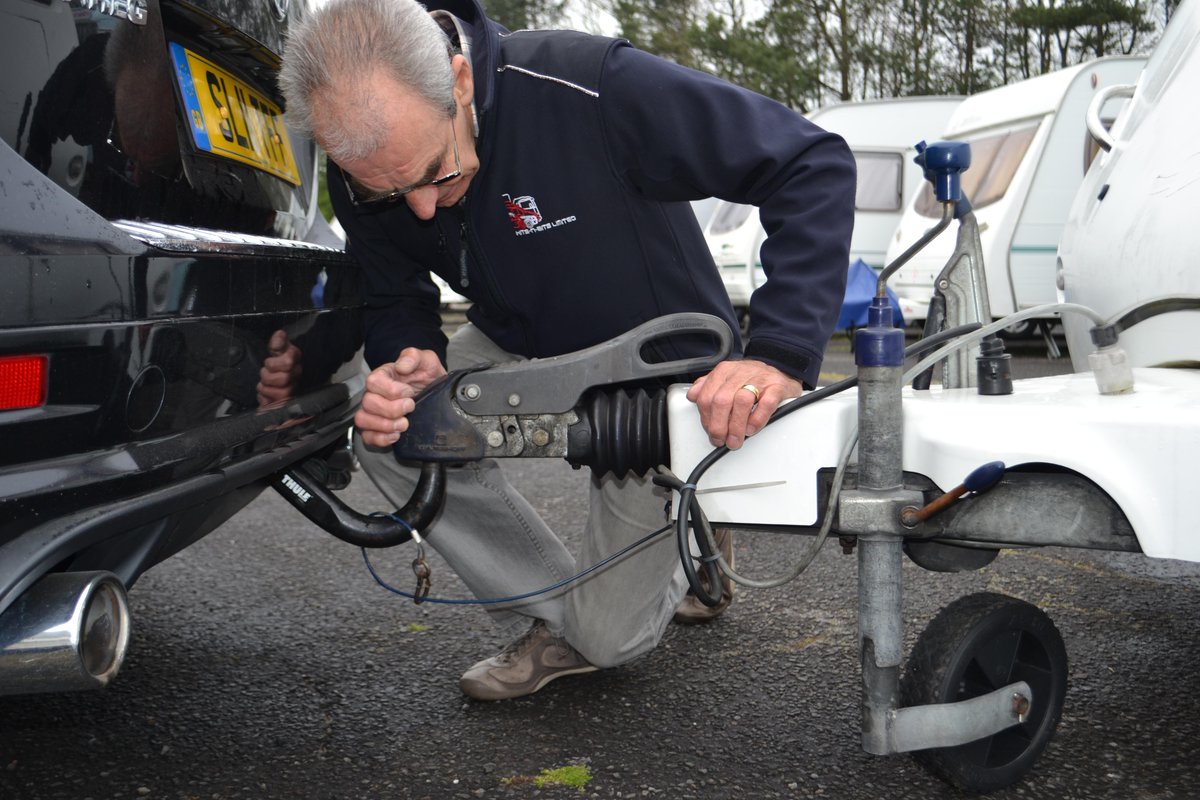 KitsnBits's tweet photo. latest blog http://t.co/rQbwWXi0hc how to hitch up a caravan to a car #caravaning #towing #hitchingup @BiziTips http://t.co/pIX4uLU1fu