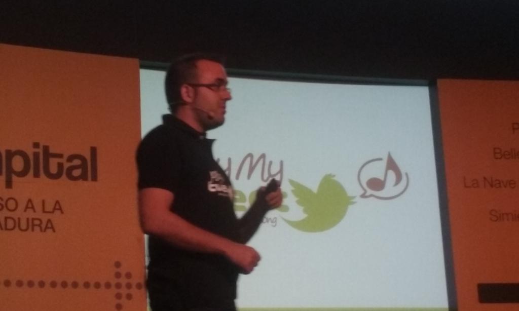empresa_EXT's tweet photo. @PlayMyTweet Proyecto que permite escuchar la canción deseada en un local a golpe de tweet. #foroinversion2015 http://t.co/QKy6wNy6A4