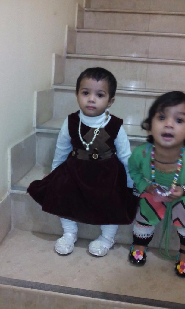Zainub_Hussain's tweet photo. #Eena #Shanzay my lvly #Bhanjian #AaniKiJaan #Cuteiii http://t.co/zmHHJrtKMi
