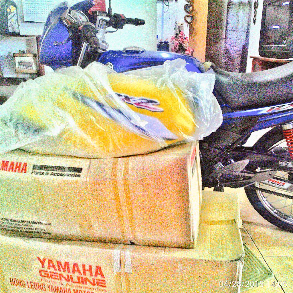 ahmad_aizuddin_'s tweet image. tema baju raya tahun nie :)
#setsettajam 
#kuningdiraja
#setsetekoqgrey