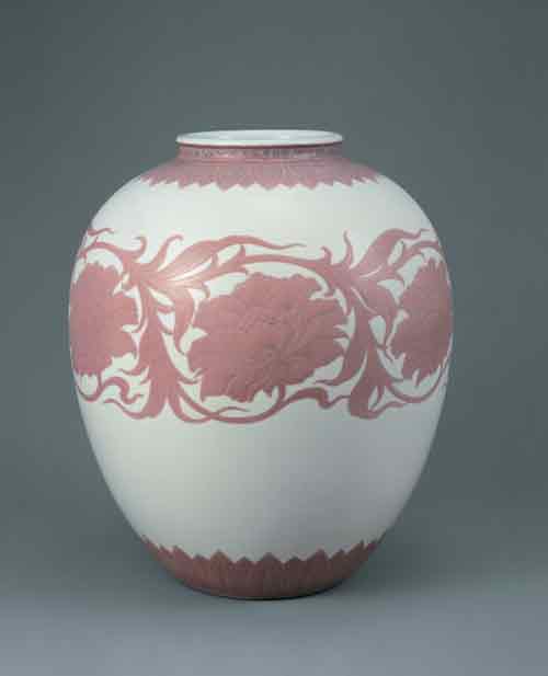 灯on Twitter 2 陶芸家 板谷波山の陶芸作品 葆光彩磁葡萄唐草文花瓶 左 と 葆光彩磁牡丹文様花瓶 右 です Http T Co Kxa8m7rvj7 Twitter