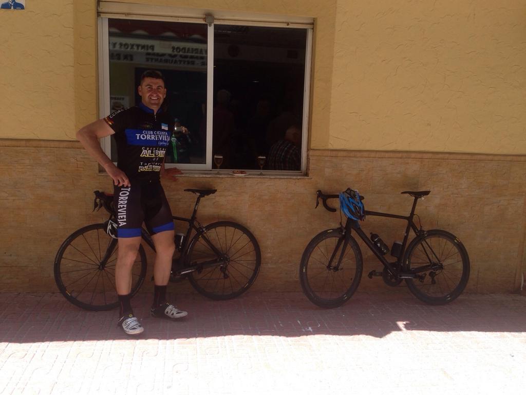MarioCM74's tweet photo. Sin @nakiojunior hemos hecho un entreno light con @sansiteam y después parada técnica en la oficina gambeo #102kmgas http://t.co/wYrk9KbM97