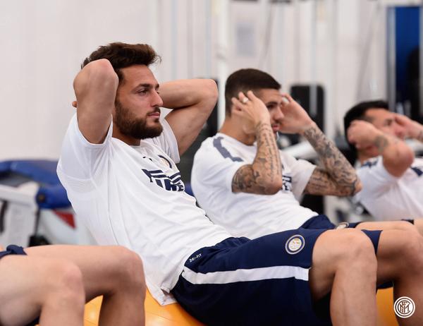 Inter_en's tweet photo. PHOTOS - Morning session for the Nerazzurri http://t.co/mjCTn6ss8b #FCIM http://t.co/CwBKJ2dU7s