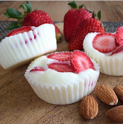 Marirosa221's tweet photo. Have a great Wednesday ladies @monicasloves @Paulina77L @laurensrodka @carolannehunter @meilaan #HugsToEveryone โ๏ธ๐ฅโ๏ธ http://t.co/0oZo3AbBLh