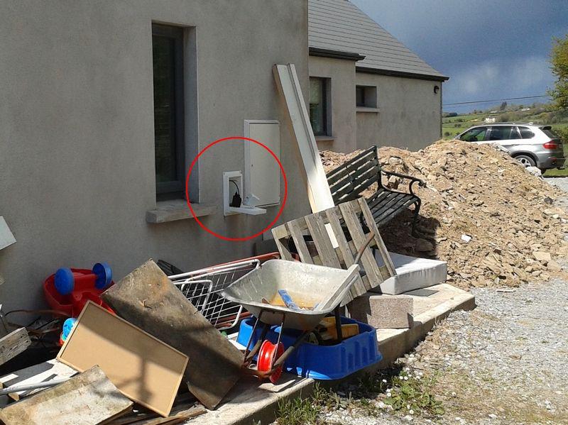 PriceDevils's tweet image. I ordered a new telephone installation from Eircom. Do they really expect me to stand in my garden to use the phone?