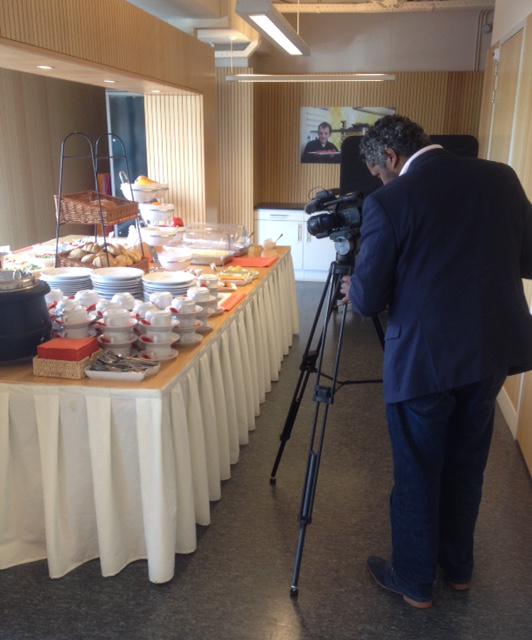 MerkMediaBoost's tweet photo. Het ene moment in R'dam, het andere @bijdroom in Elst #filmen. Ook interesse in videocontent? http://t.co/sVNuXyNff9 http://t.co/SFPf8PSyua