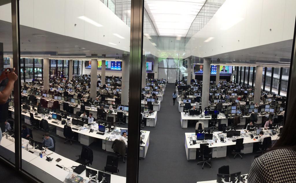 RaaCivlima's tweet photo. Sala de tesorería del BBVA! @BBVA_esp @BBVAempleo http://t.co/wV1SVpUS7H