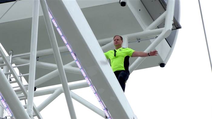 TODAYshow's tweet photo. He did it! @NikWallenda makes history with live walk across spinning Orlando Eye http://t.co/6MRk2fHnSq #WalkTheWheel http://t.co/HEPAyLPXw1