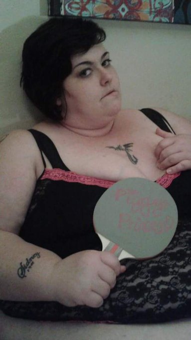I'm a naughty girl. ? #SandM #ssbbw #Feedism #FatGirls #piggyplay http://t.co/dNKzHKBNOd