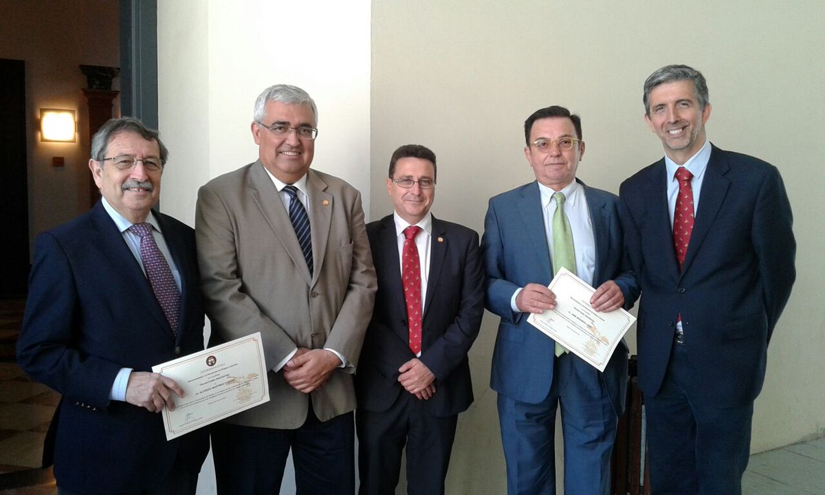 COATSevilla's tweet photo. El Colegio presente en la entrega del premio Universidad de Sevilla a Alfredo Martínez Cuevas. http://t.co/jfZSxXU684 http://t.co/sPBdFcRpow