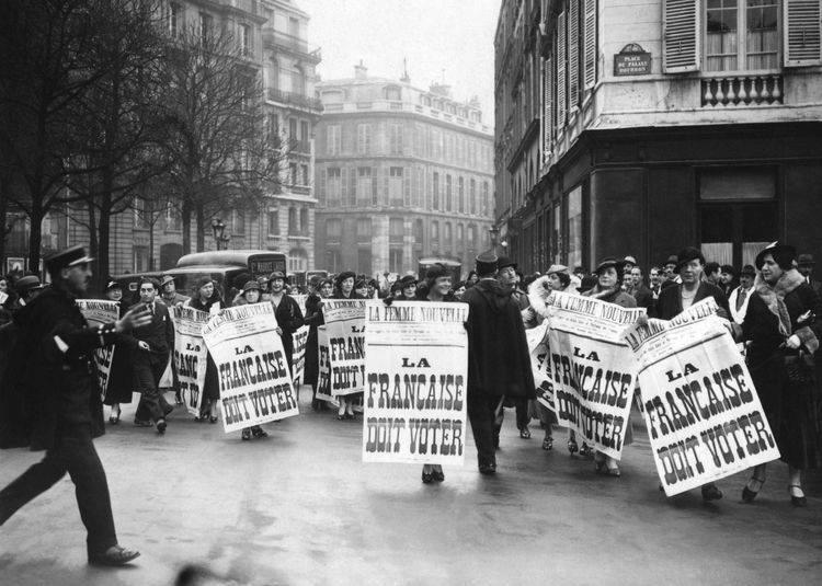 lucasbolivard's tweet photo. Il y a 70 ans, le 29 Avril 1945 les femmes ont pu voter pour la première fois. #70ansdevote cc @Pascaleboistard http://t.co/ypL0nnHpoL
