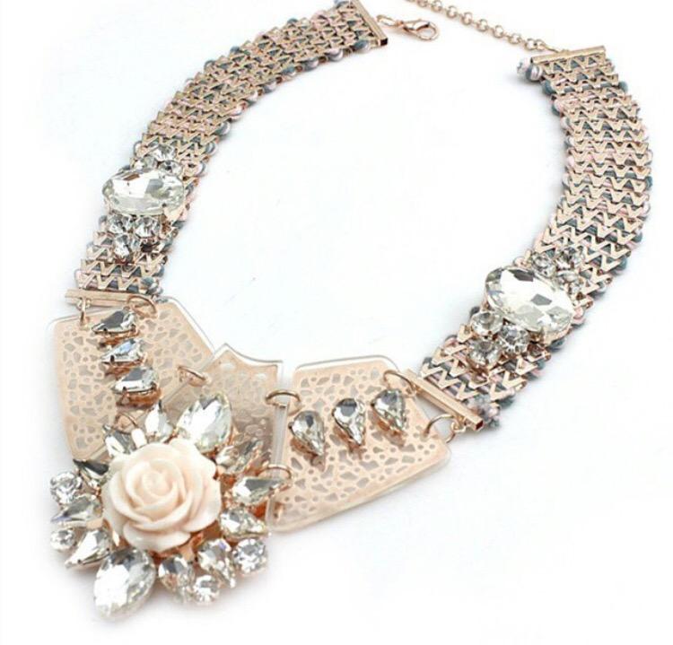 Rockfeld's tweet photo. New flower statement!
Maxicollar de cristales y eslabones dorados! http://t.co/wlp8epjoBN