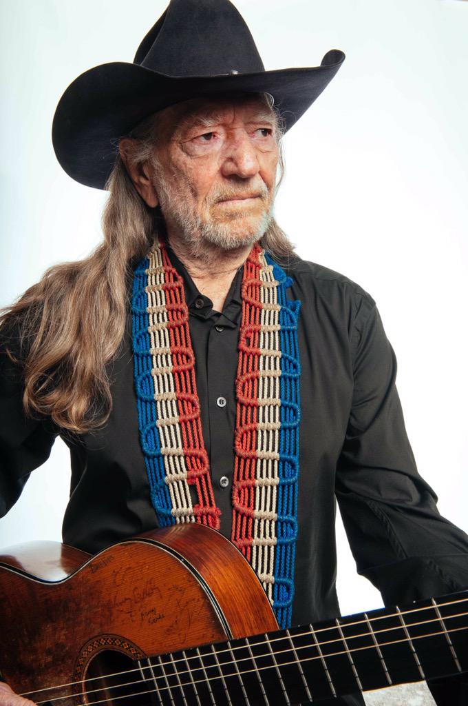 \" Happy 82nd Birthday Willie Nelson  Lighting one for Willie RT