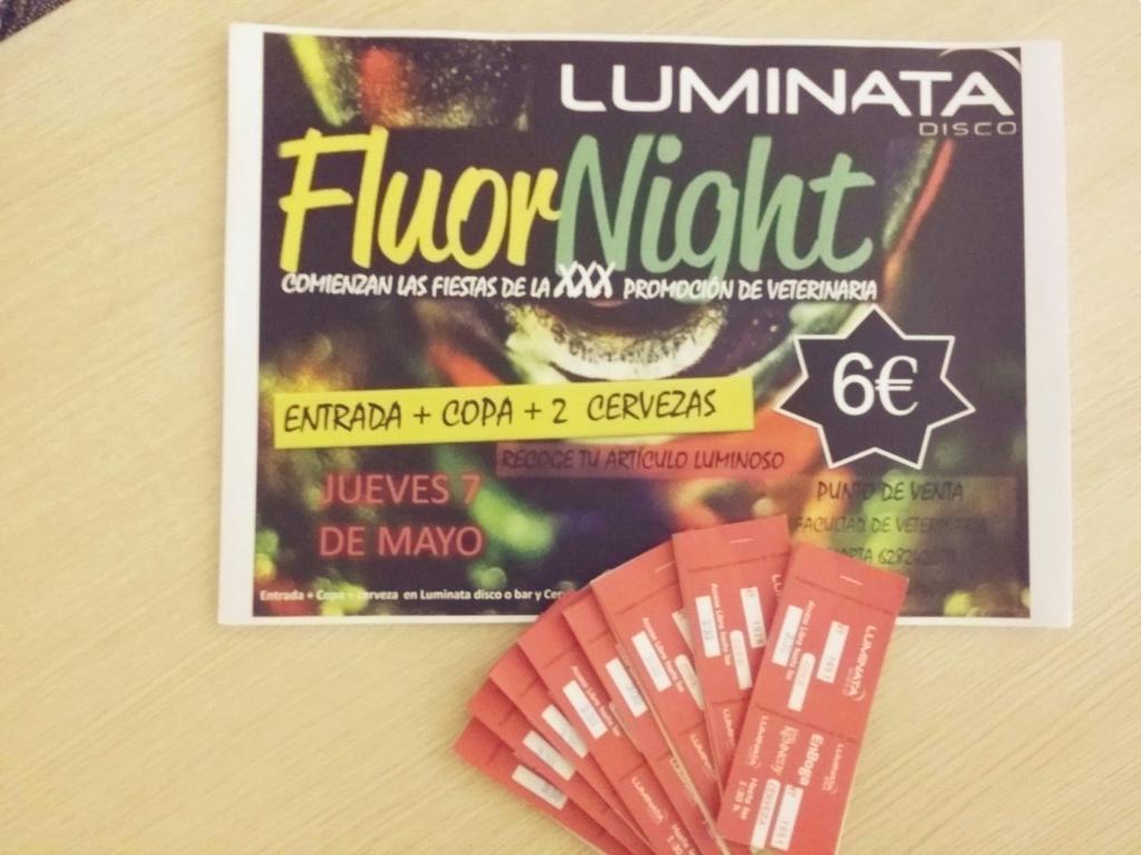 PromocionXXXVet's tweet photo. Ya están disponibles las entradas de la FLUOR NIGHT.
¡¡Recoge tu entrada en el hall de veterinaria!! http://t.co/3zCtHBy47H