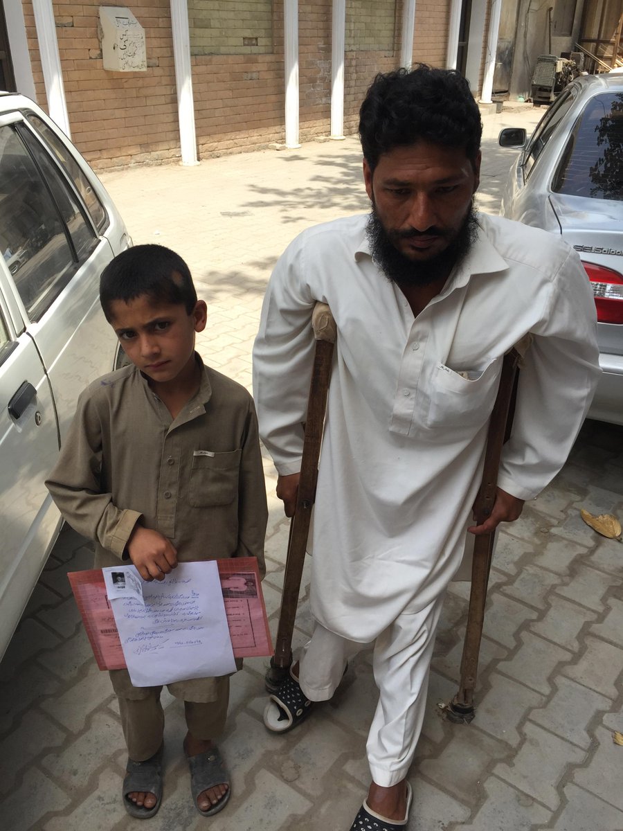 Rahmanullah_BBC's tweet photo. An IDP spent full day in waiting in Political agent office of Khyber agency but couldn't get officials' attention. http://t.co/frRUZDLP9G