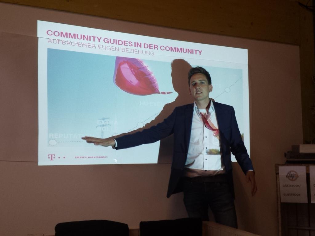 winfried_ebner's tweet image. .@Der_Olk: Session zu @Telekom_hilft  》 #communityguides = #heavyuser = #TSNGuides 《 #telekomwall #tsnguidetreffen