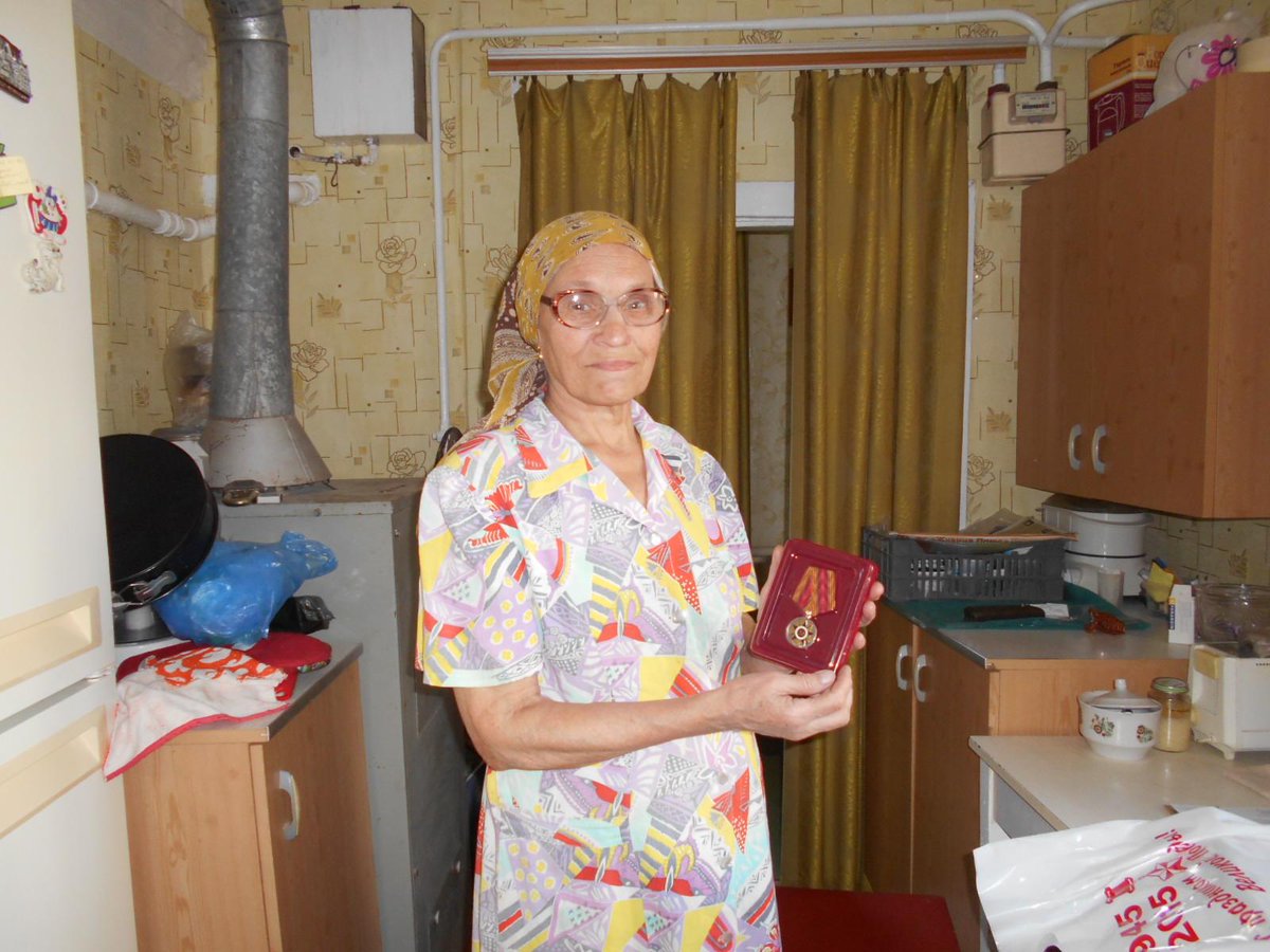 GUCentrTula's tweet photo. @GruzdevVladimir @Avilov_E Вручение юбилейной медали "70-летие Победы" Короленковой Надежде Алексеевне http://t.co/2jkzgiuQbz