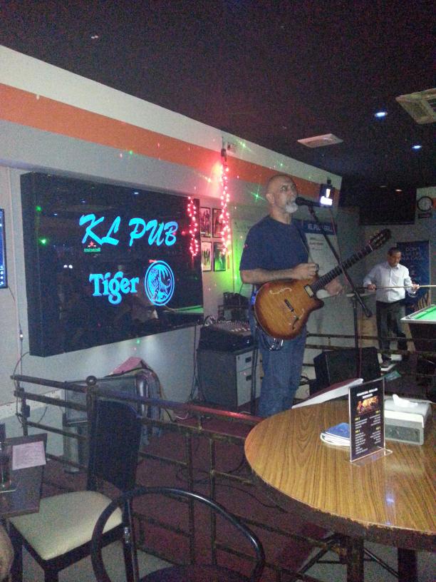 athipillai's tweet photo. Live band at KL Pub @ttdi #bar #beer #pub #liveband #relax #afterworkinghours http://t.co/FrlIJCVO4B