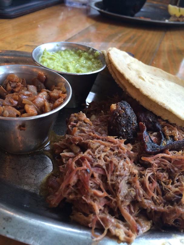 GastroLujuria's tweet photo. #Tacos #guacamole = #gastroLujuria https://t.co/MqmFB0cdXA