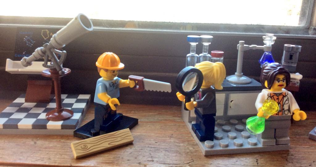 dawnbazely's tweet image. @LollyGee @easternblot At #higheredcamp last weekend, we were given playdo &amp;amp; Lego to fidget around with. #MyDesk