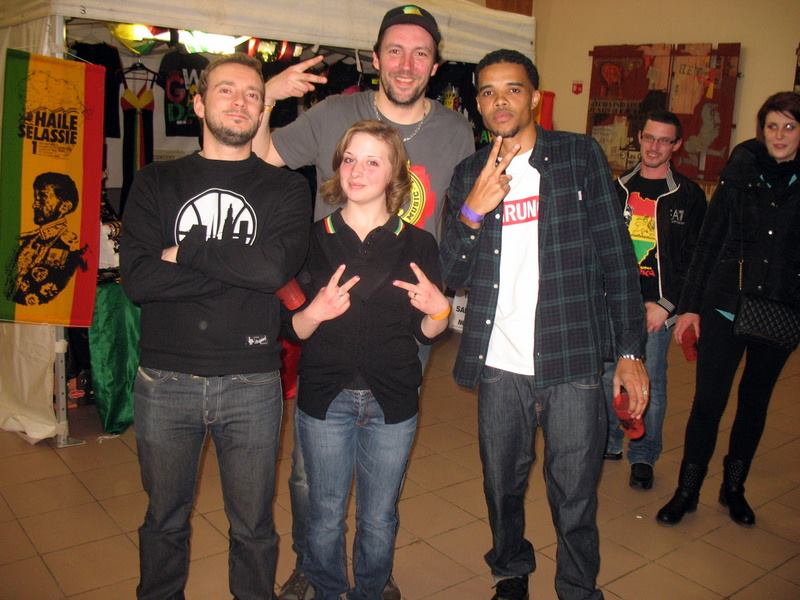Cednco_Reggae's tweet photo. P'tite photo avec l'ami @ScarsLH, big up à toi toujours au top dans ce que tu fais et @KenyonECK !! #Flowdeouf #Yeah http://t.co/Frg9ZMCPeF