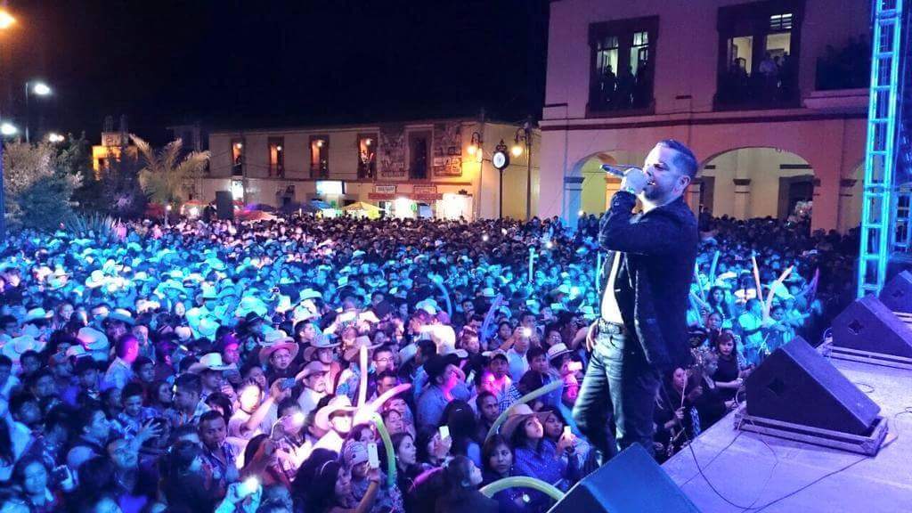 TonoLizarraga1's tweet photo. No existe mejor conexión y complicidad que la nuestra. Ustedes son mejor motivo para sentirme vivo.
Yo #VuelvoAnacer http://t.co/A5t0pWV7Ey