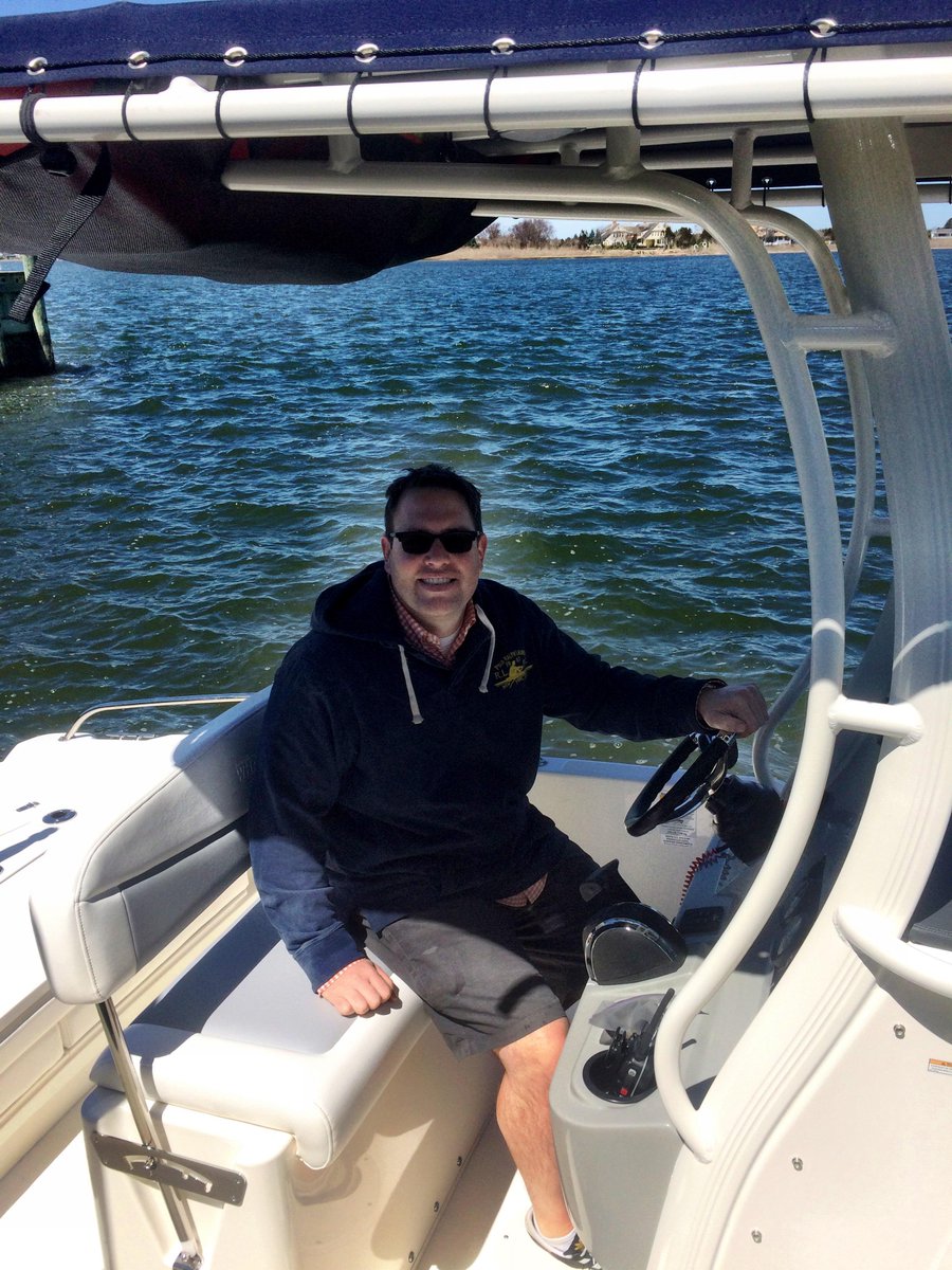daddyneedsaboat's tweet photo. Happy customers are the best customers! #newboat #soldboat #happycustomers #hamptonwatercraft #hamptons http://t.co/JP8s8y1pkm